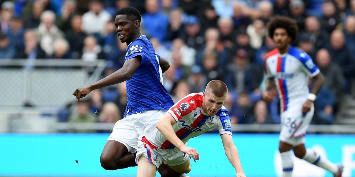 As bad as Barry: Moyes must drop Everton star who won just 30% duels