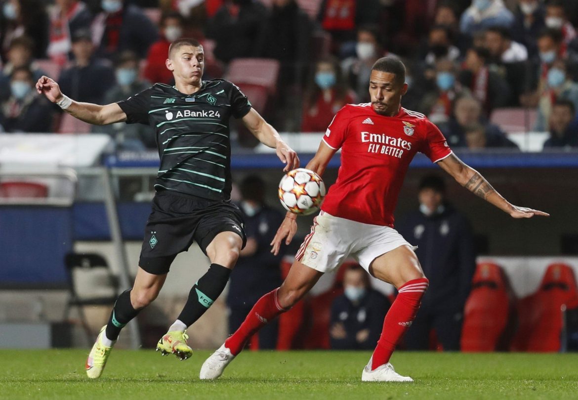 Everton transfer news on Mykolenko